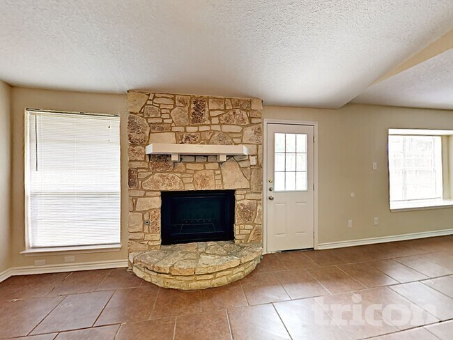 Foto del edificio - 6515 Ridge Cir Dr