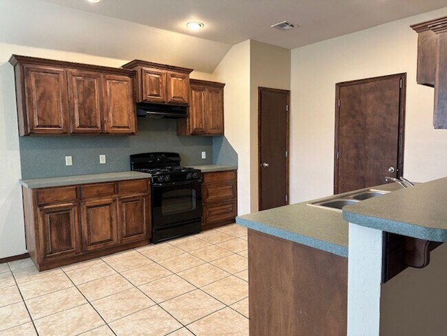 Building Photo - Open Plan - Mustang Schools - Great Neighb...