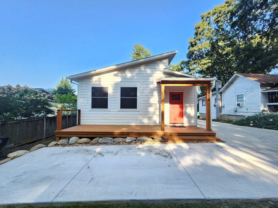 Foto principal - East Asheville Duplex Rental!