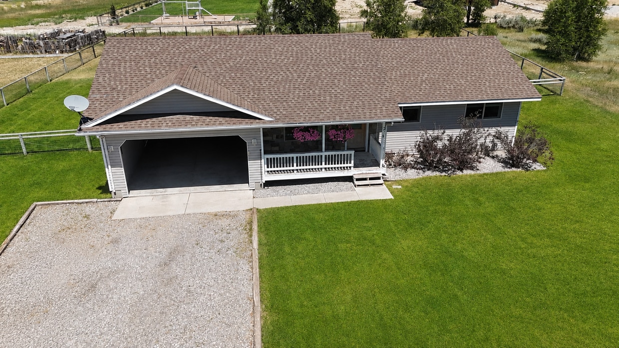 Building Photo - 216 Butte Dr
