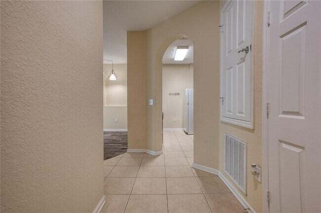 Building Photo - 6335 Contessa Dr