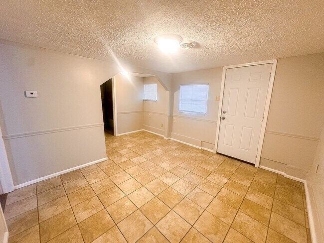 Photo - 1526 N Sherman Dr House