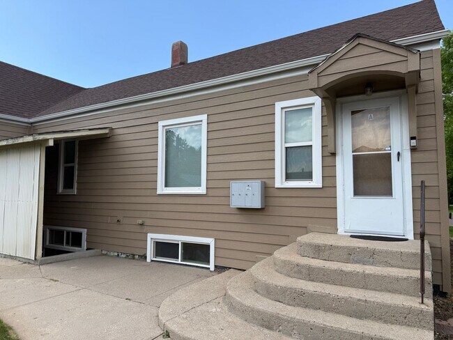 Foto del edificio - One Bedroom, One-bathroom Apartments Located in Gering!
