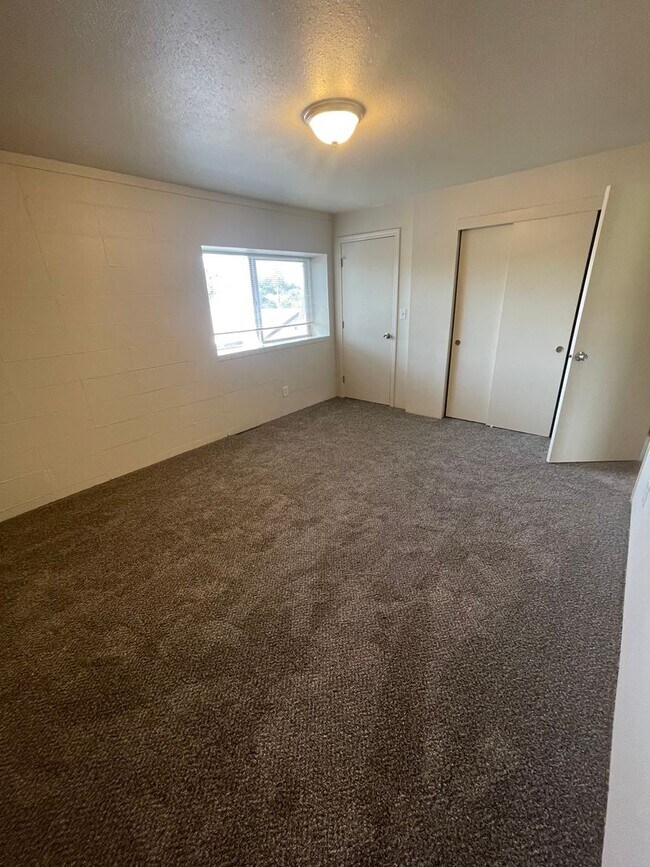 1 E Elmore St Unit 01, Lebanon, OR 97355 Room for Rent in Lebanon, OR