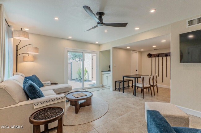Building Photo - 7809 E Valley Vista Dr