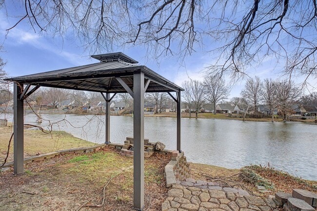 Building Photo - Serene Waterfront Living