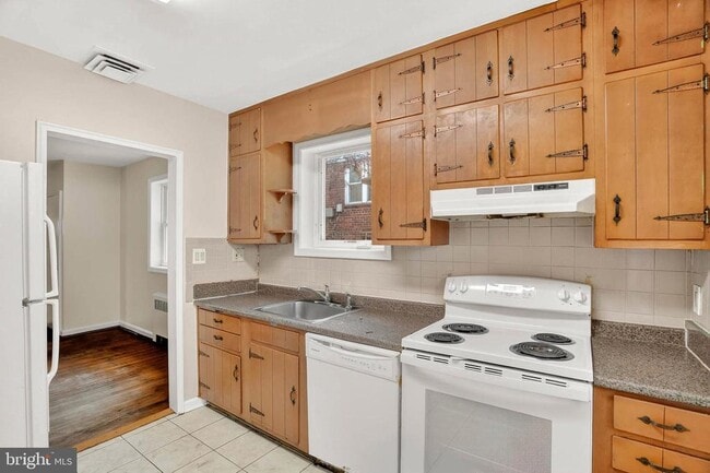 Foto del edificio - 3316 Gumwood Dr