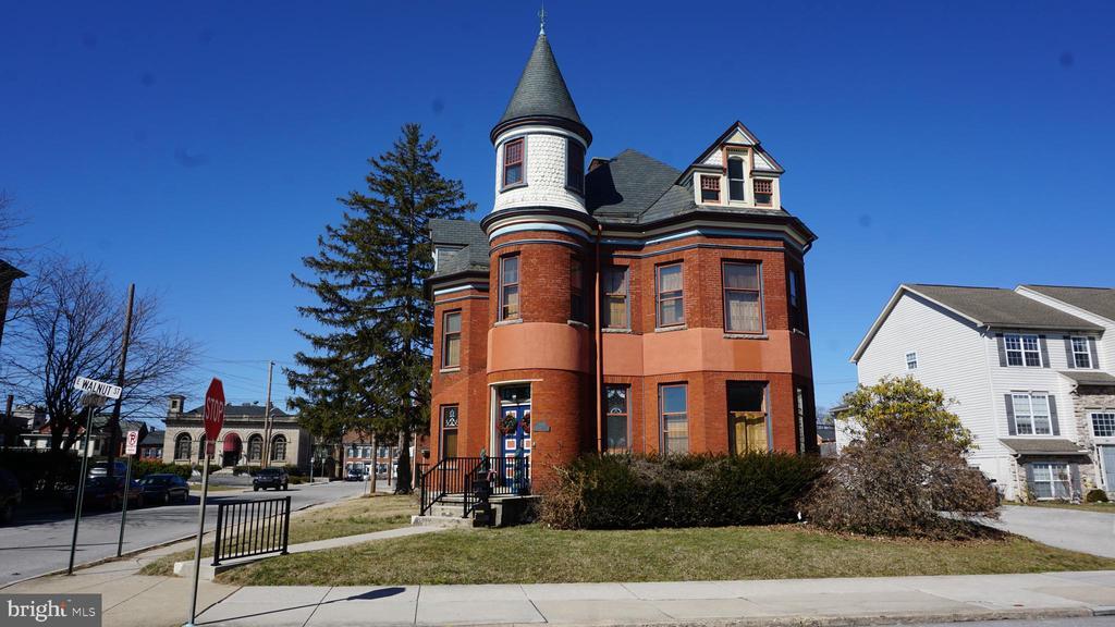 Primary Photo - 200 E Walnut St