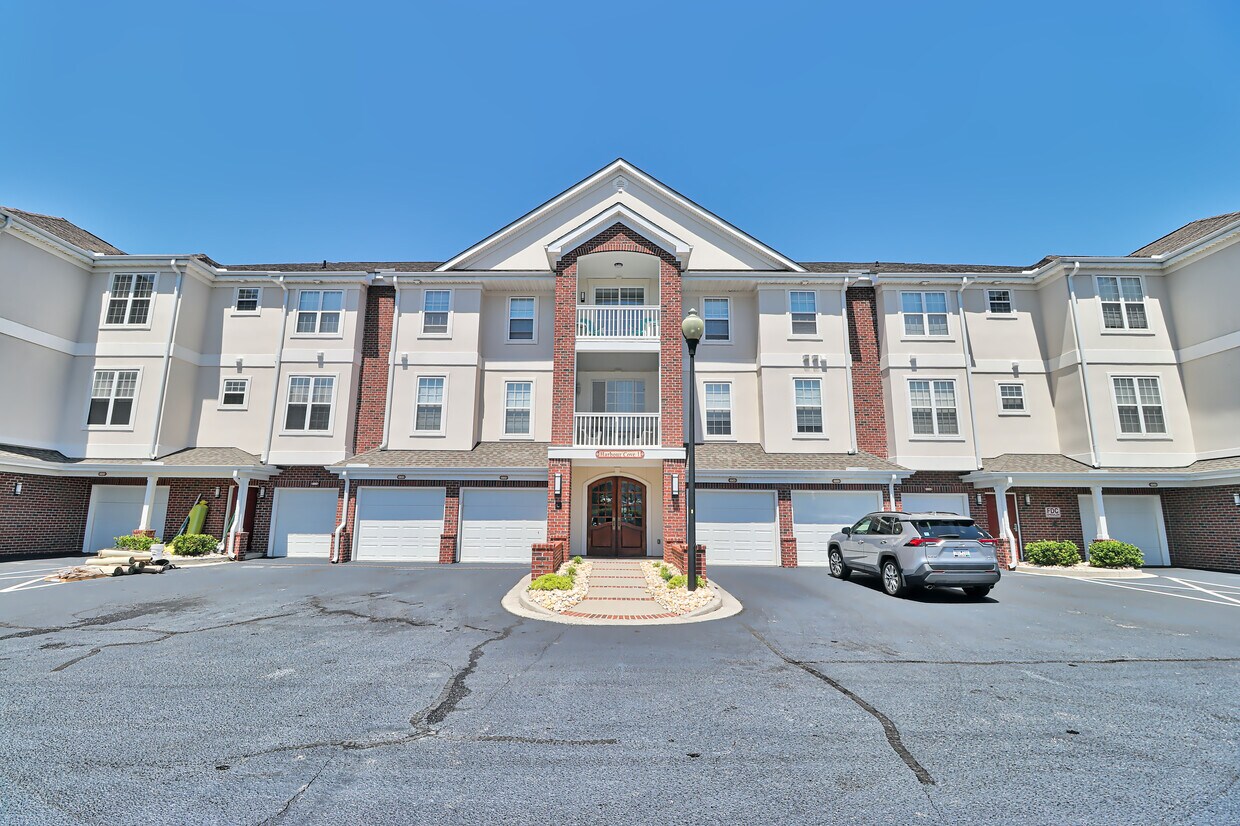 Primary Photo - 2241 Waterview Dr