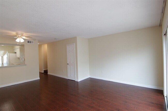 Building Photo - 443 Bendwood Dr