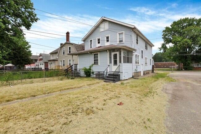 Foto del edificio - 2229-2231 E 5th Ave