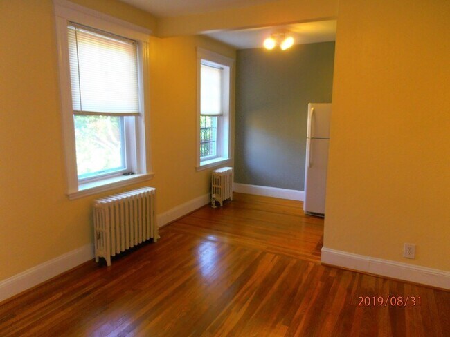Building Photo - 48 Linnaean St