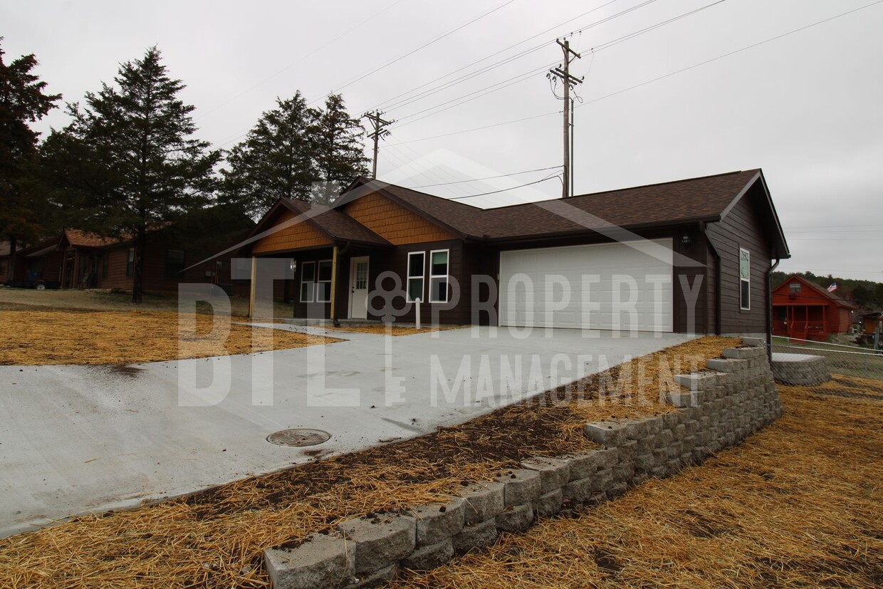 Primary Photo - Beautiful 3 Bedroom / 2 Bath House