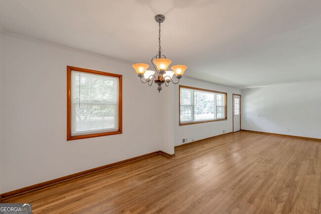 Building Photo - 2188 Pawnee Dr SE