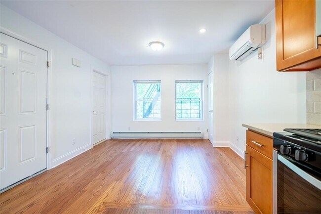 Building Photo - 210 5th St