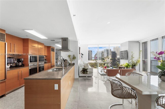 Foto del edificio - 495 Brickell Ave