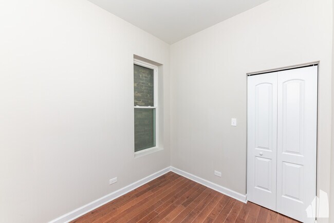 Building Photo - 3505 N Sheffield Ave