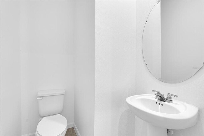 Foto del edificio - 1108 Lakeshore Breeze Pl