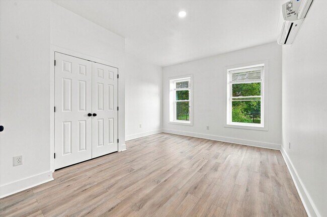 Foto del edificio - 621 E Clearfield St