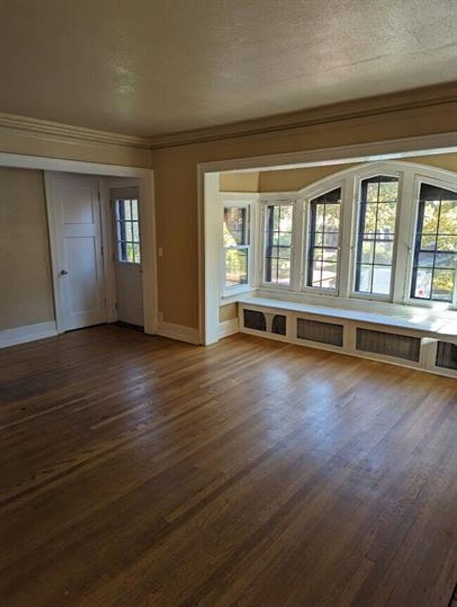 Foto del edificio - 3035 N Stowell Ave