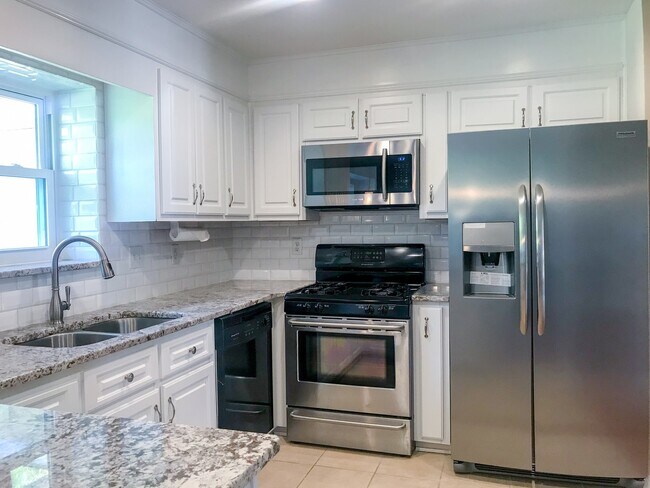 Building Photo - 2916 Norwood Dr