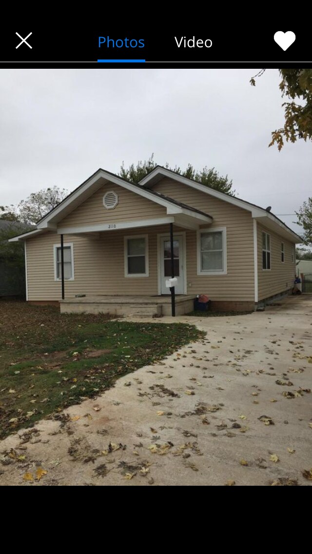 Building Photo - 2110 N Chapman Ave