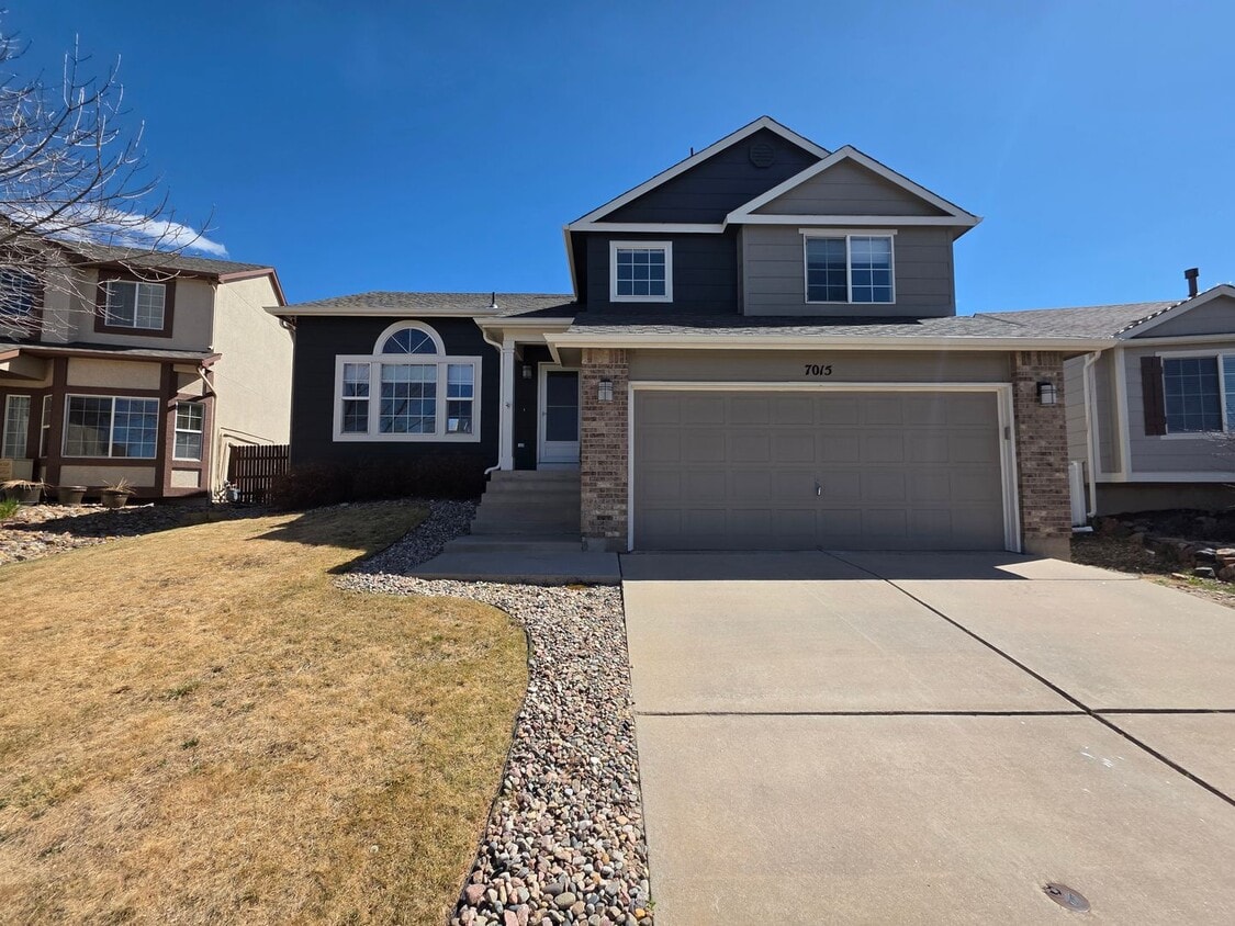 Primary Photo - Gorgeous 4 Bed 4 bath Home In Wagon Trails!!