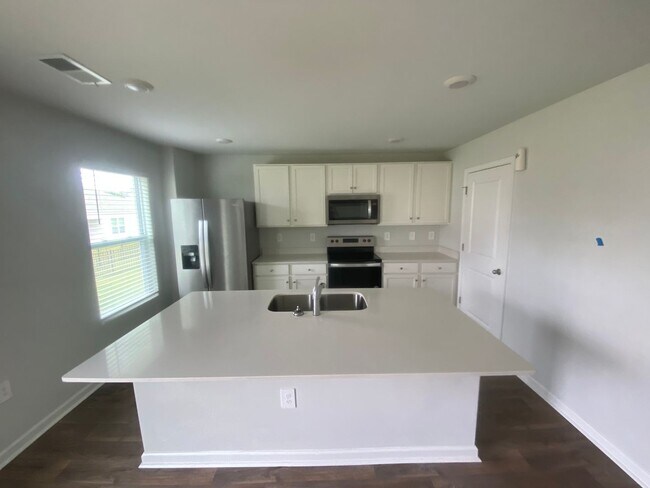 Foto del edificio - Available NOW! 4bedrom 2.5bath in Rincon, GA