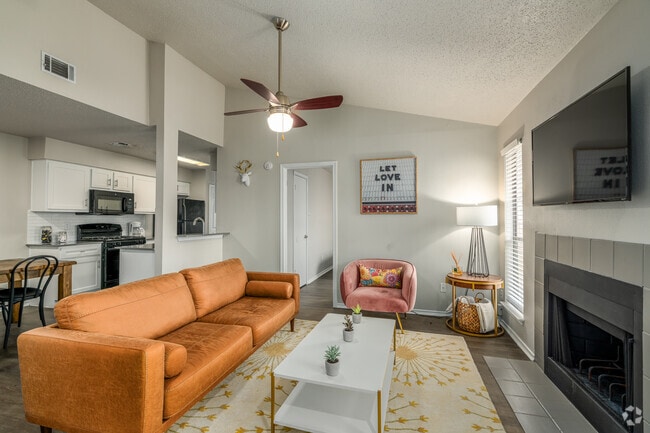3BR, 2BA - 989SF - Living Room - Rock Springs Duplexes