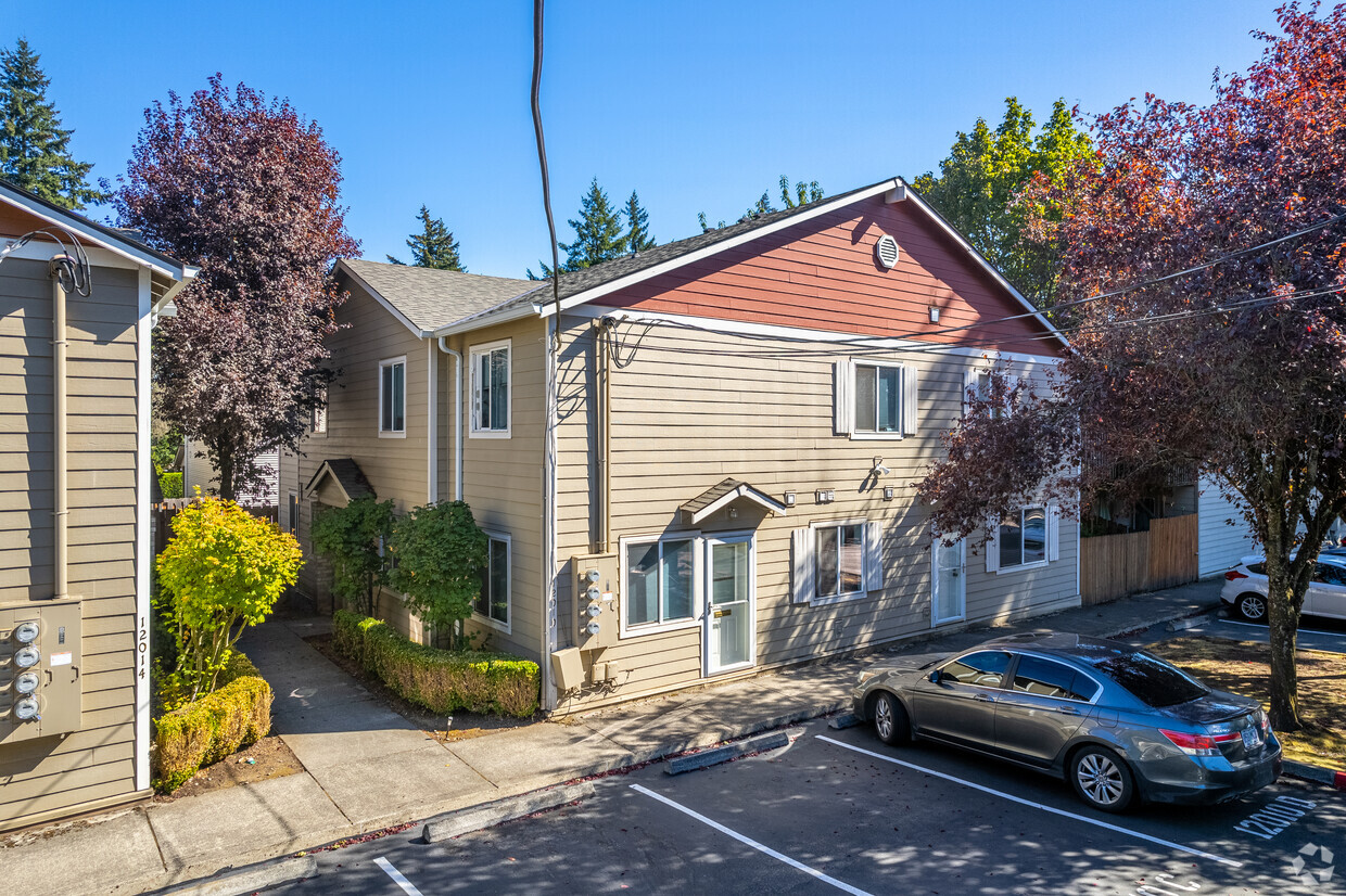 Primary Photo - Bush Gardens Apts