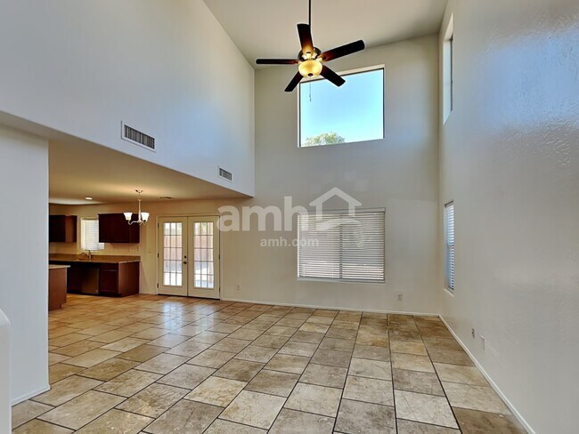Foto del edificio - 349 E Maddison St