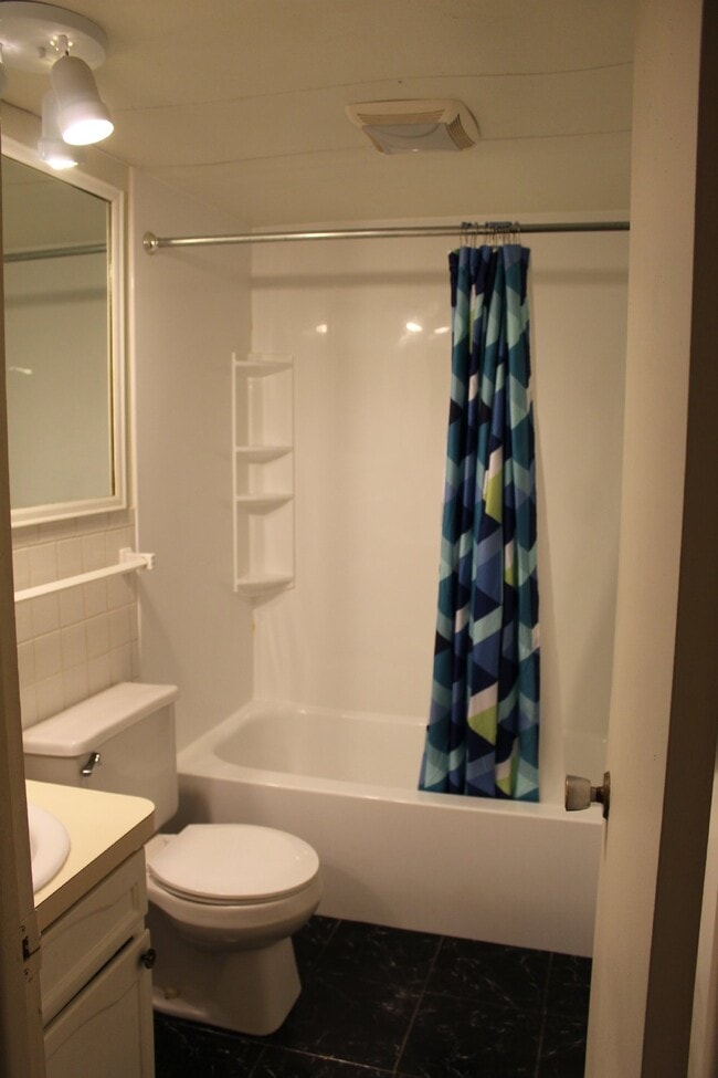 Building Photo - Secluded One Bedroom Condo in Twin Oaks Co...