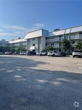 Building Photo - 2980 Riverside Dr