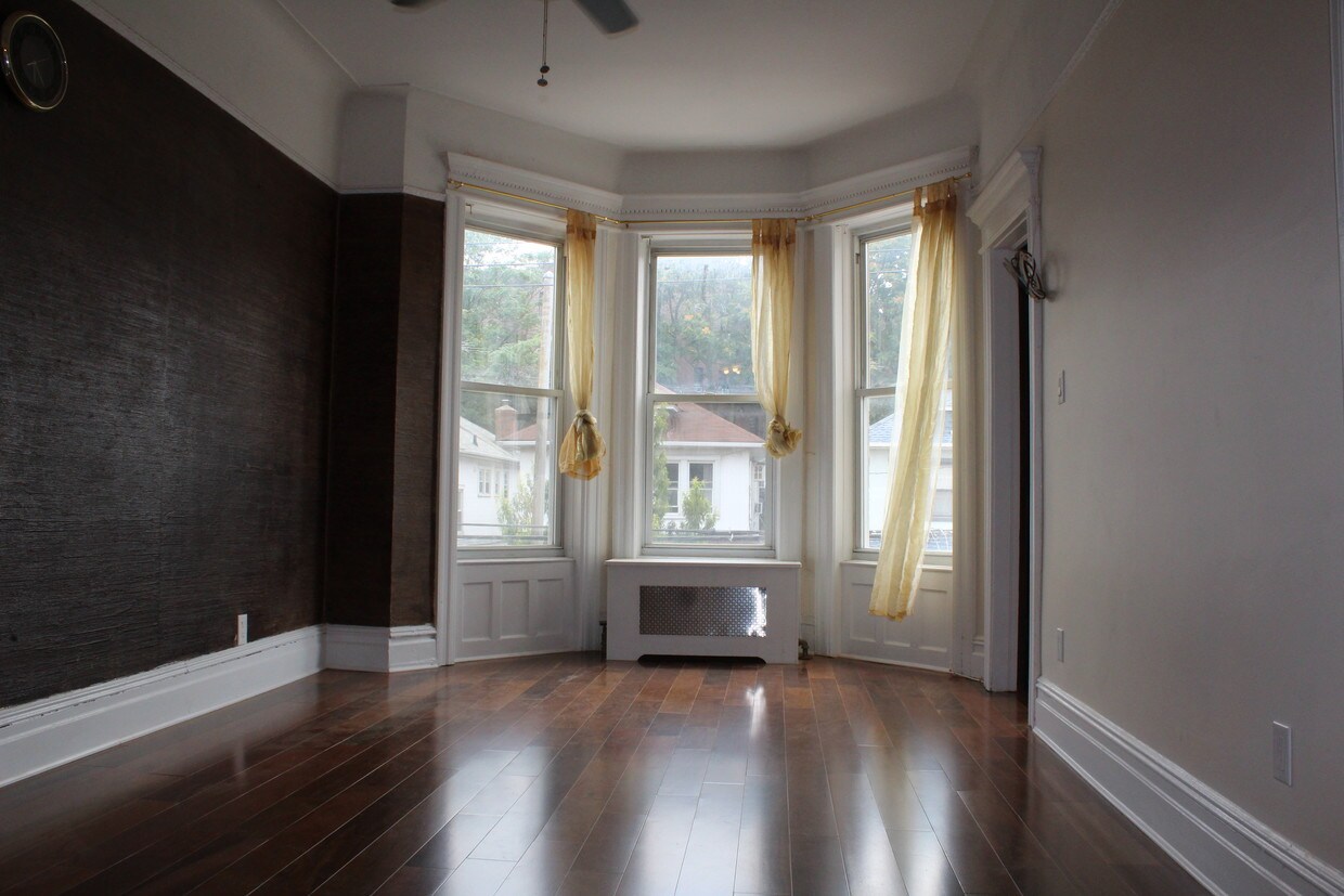 Primary Photo - 33 72nd St