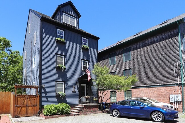 Building Photo - 491 Spring St