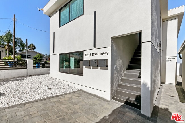 Building Photo - 10943 Christine Way