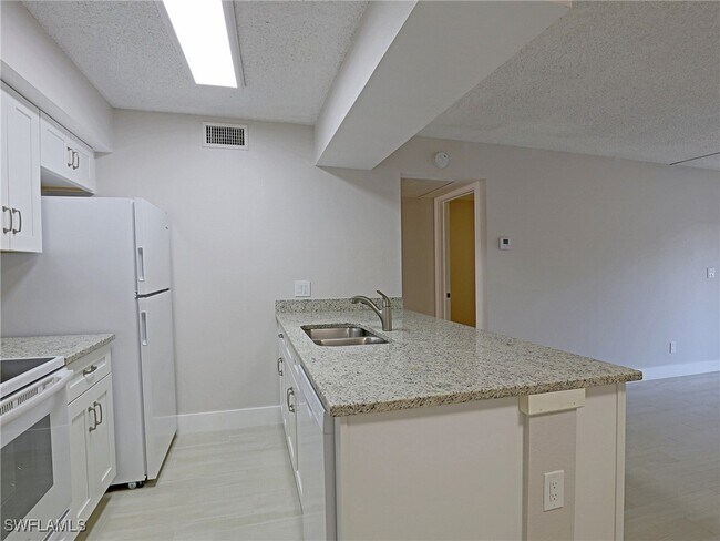 Building Photo - 5329 Summerlin Rd