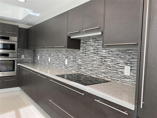 Foto del edificio - 7751 NW 107th Ave