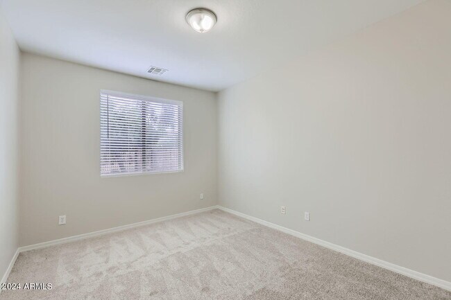 Building Photo - 16025 W Mercer Ln