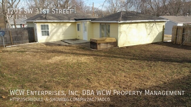 Building Photo - VERY nice home! Garage, fenced backyard, s...