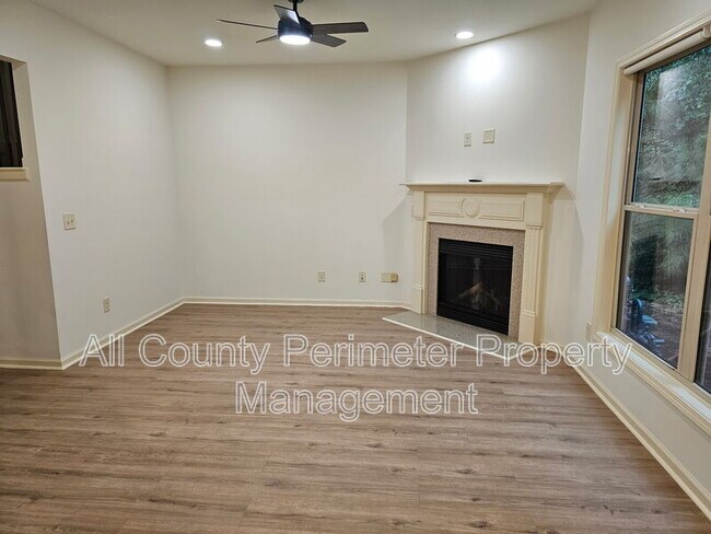 Foto del edificio - 6390 Elmshorn Way