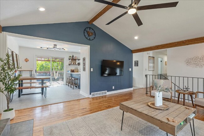 Foto del edificio - 832 N Morton Dr