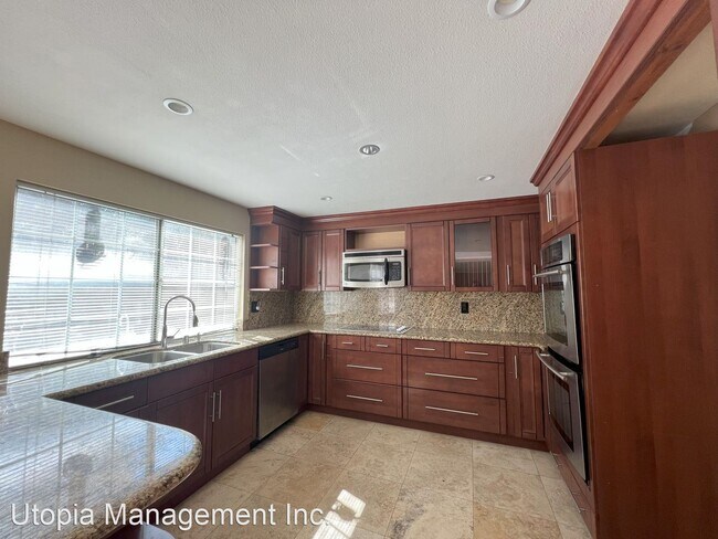 Building Photo - 4 br, 2.5 bath House - 1136 Whitsett Drive