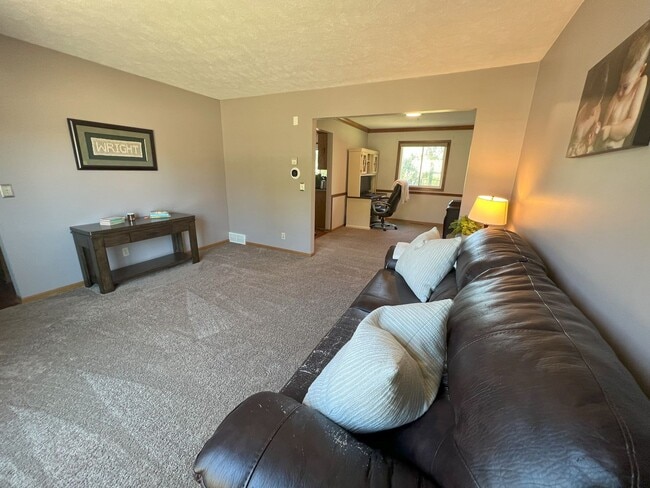 Building Photo - **4 Bedroom 4 Bathroom in Millard**