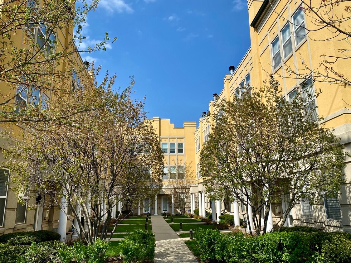 7521 Brown Ave, Forest Park, IL 60130 Townhome Rentals in Forest Park