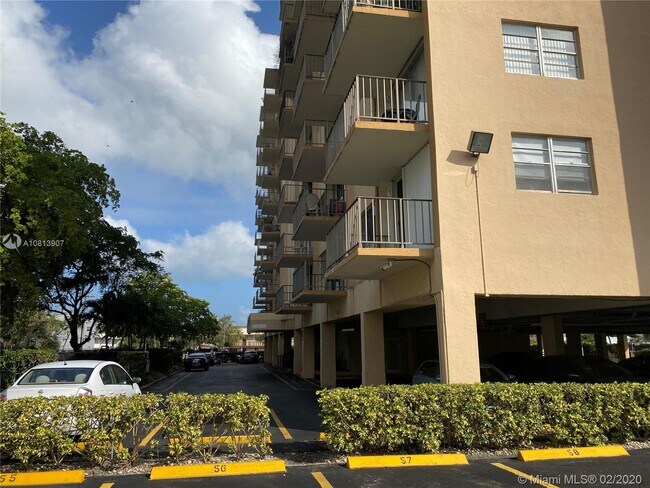 Foto del edificio - 1470 NE 125th Terrace
