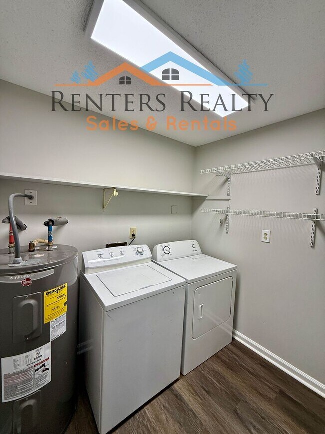 Foto del edificio - 2 Bedroom Condo with Private Patio