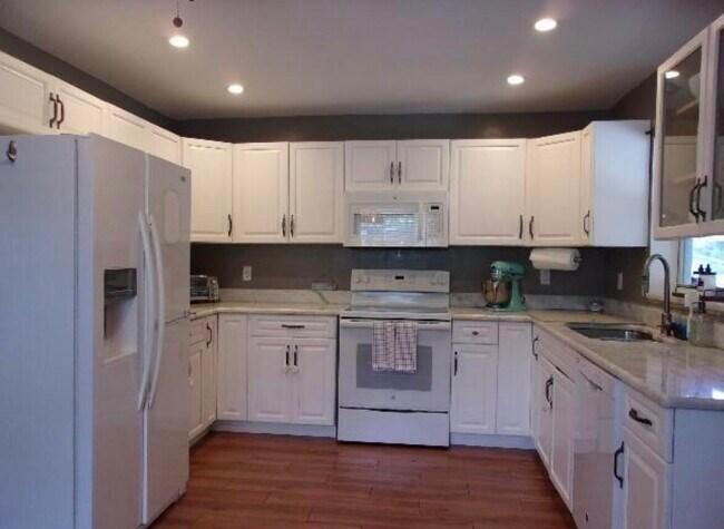 Foto del edificio - 334 Anderson Rd