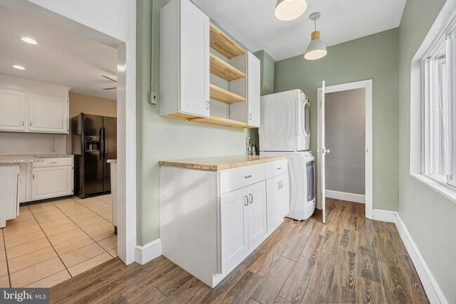 Foto del edificio - 437 Roxborough Ave