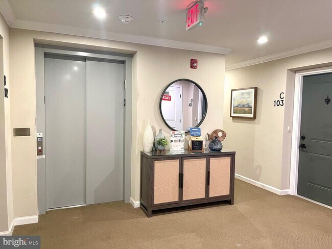 Foto del edificio - 5742 Meadowood St